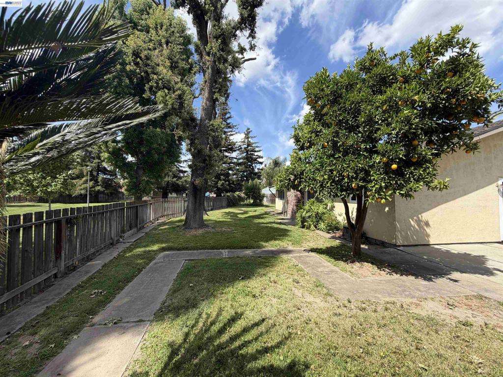 950 Lobos Ct., Manteca, CA 95336-3040