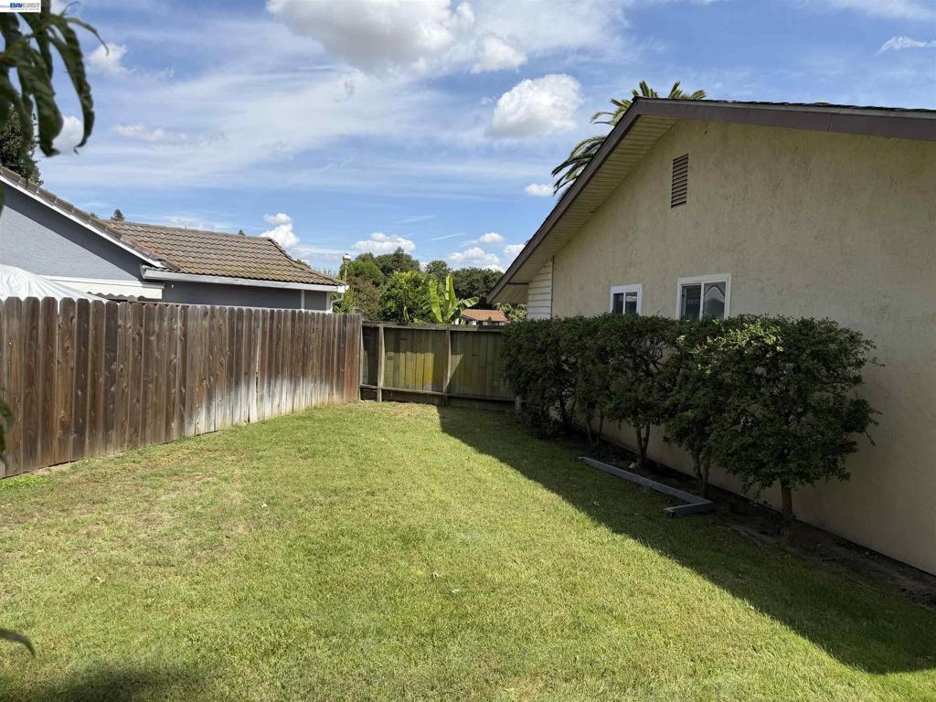 950 Lobos Ct., Manteca, CA 95336-3040