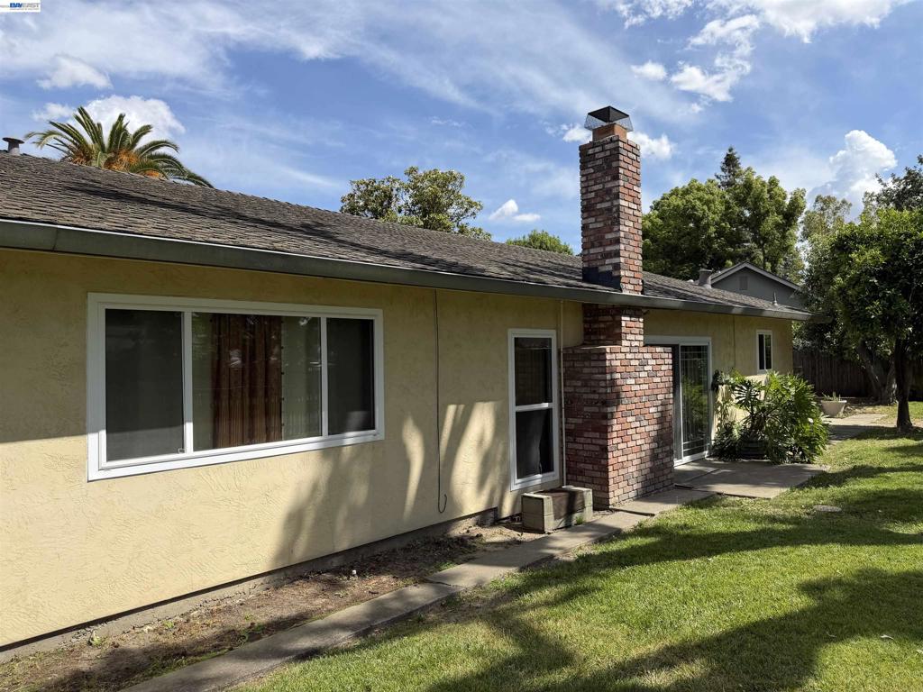 950 Lobos Ct., Manteca, CA 95336-3040
