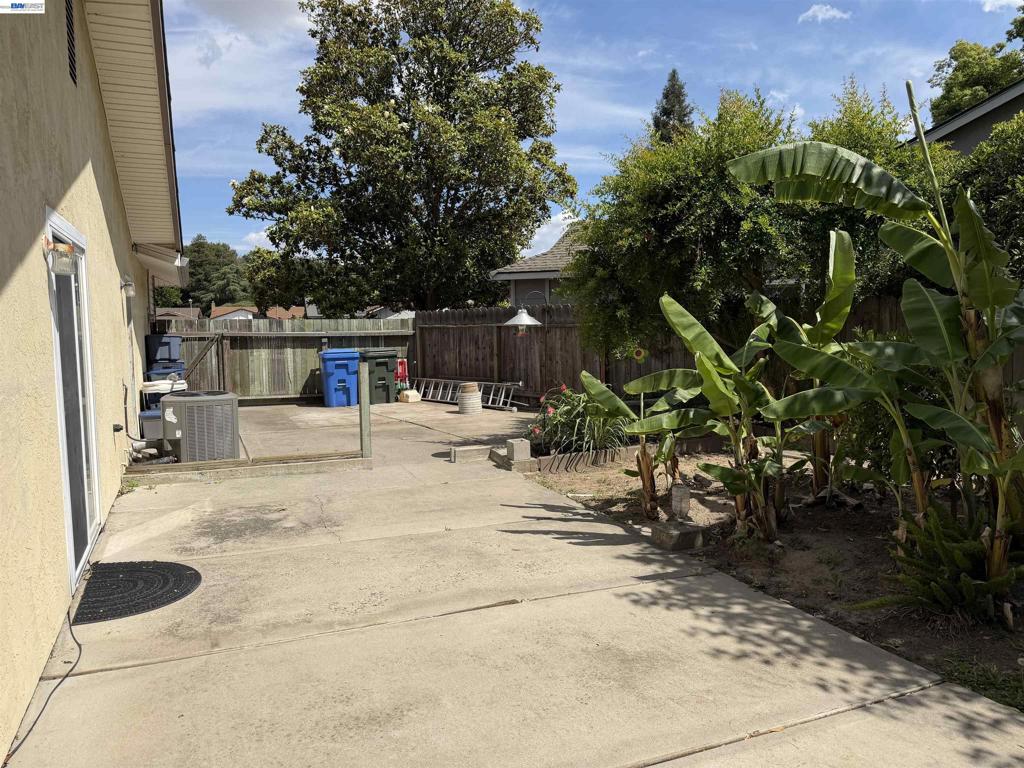 950 Lobos Ct., Manteca, CA 95336-3040