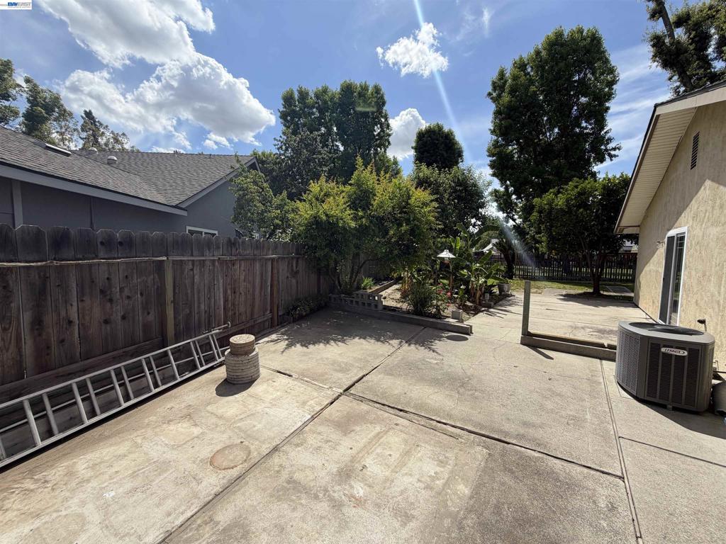 950 Lobos Ct., Manteca, CA 95336-3040