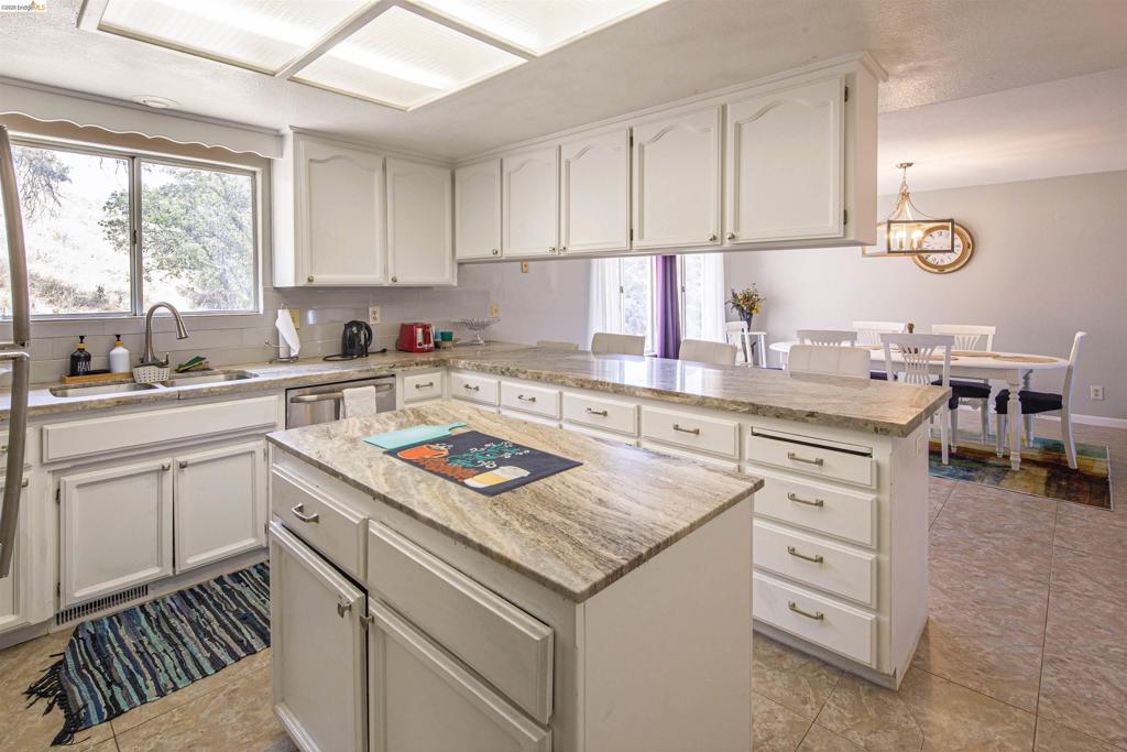 5448 Arbolada DR, La Grange, CA 95329