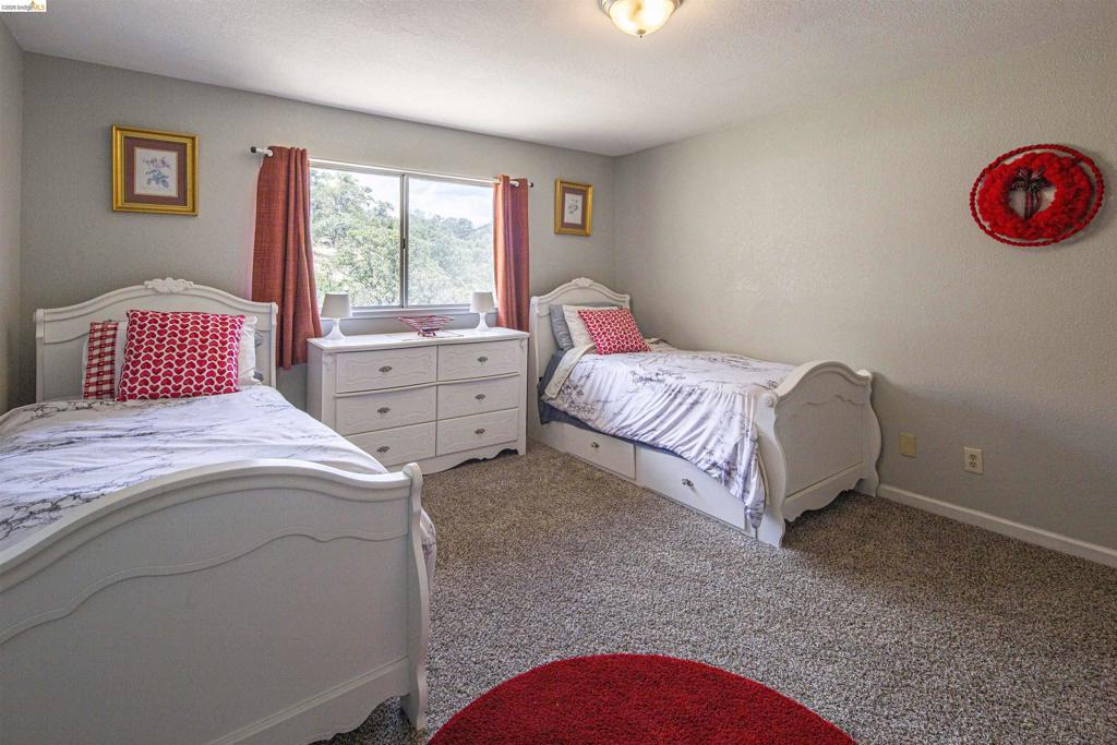 5448 Arbolada DR, La Grange, CA 95329