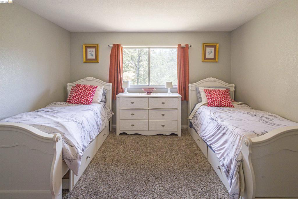 5448 Arbolada DR, La Grange, CA 95329