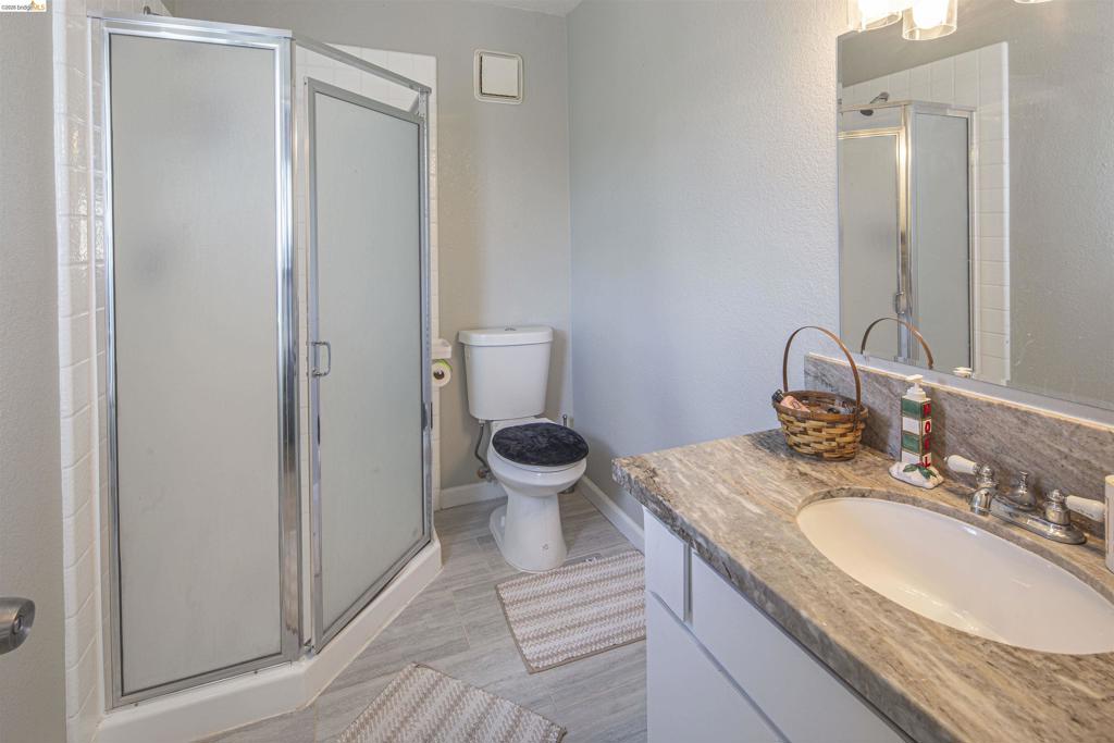 5448 Arbolada DR, La Grange, CA 95329