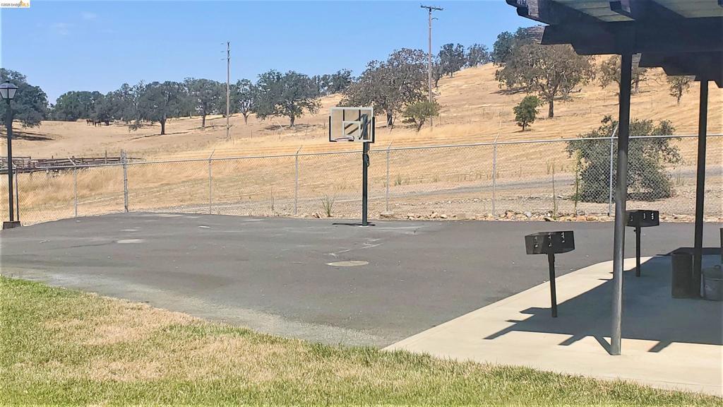 5448 Arbolada DR, La Grange, CA 95329