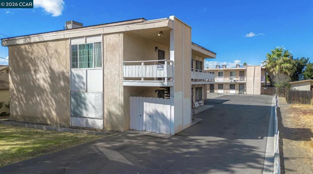 218 W K St, Los Banos, CA 93635