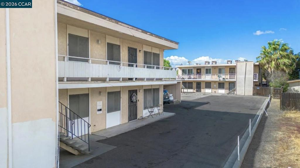 218 W K St, Los Banos, CA 93635