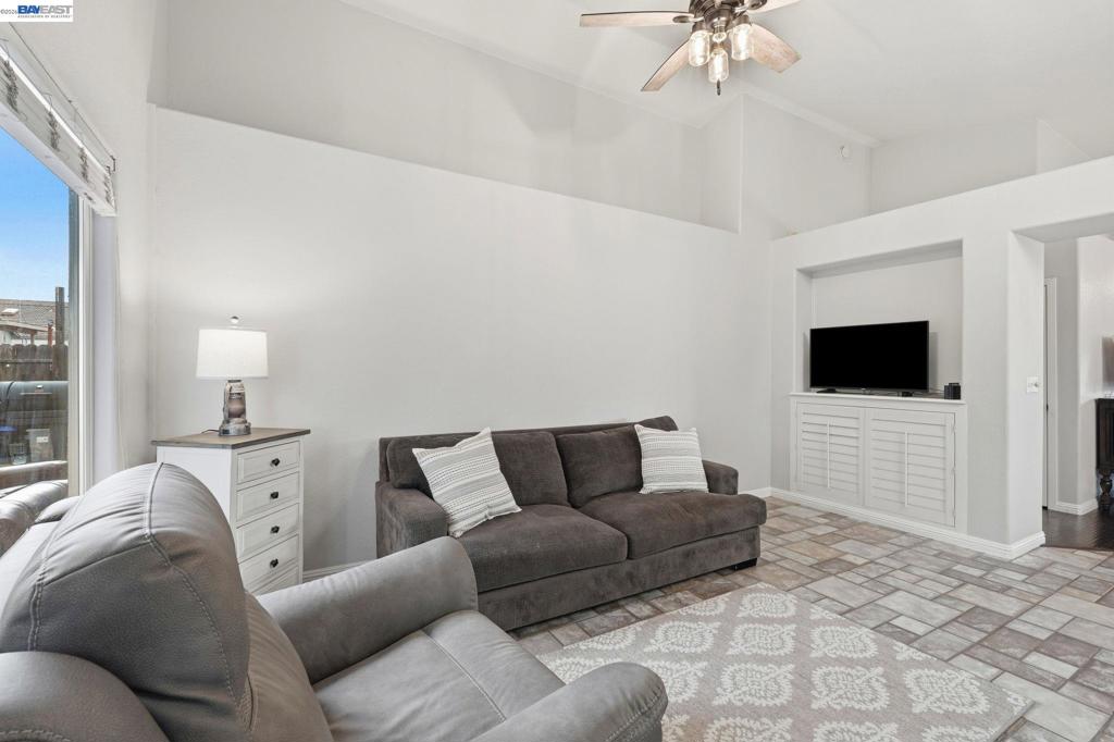 3101 La Costa Ln, Modesto, CA 95355