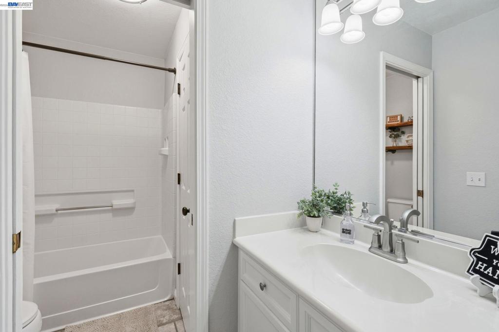 3101 La Costa Ln, Modesto, CA 95355