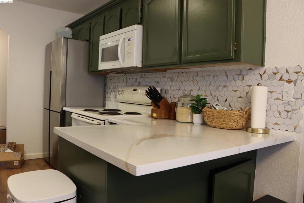 19570 Cottonwood St, Groveland, CA 95321