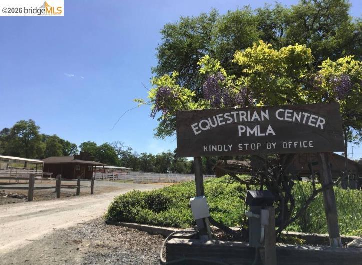 19570 Cottonwood St, Groveland, CA 95321