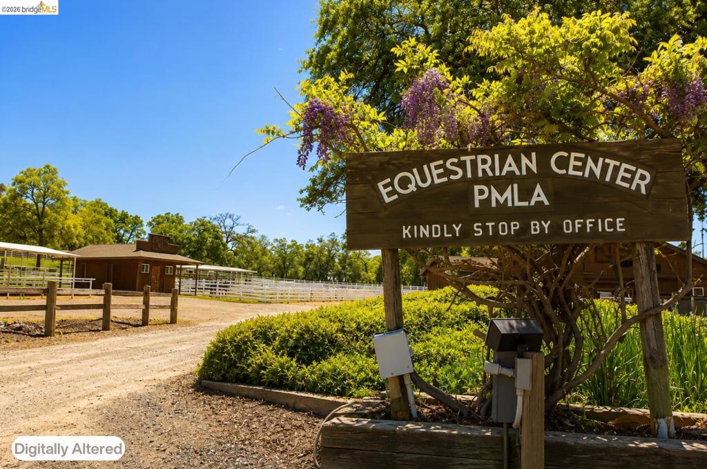 19570 Cottonwood St, Groveland, CA 95321
