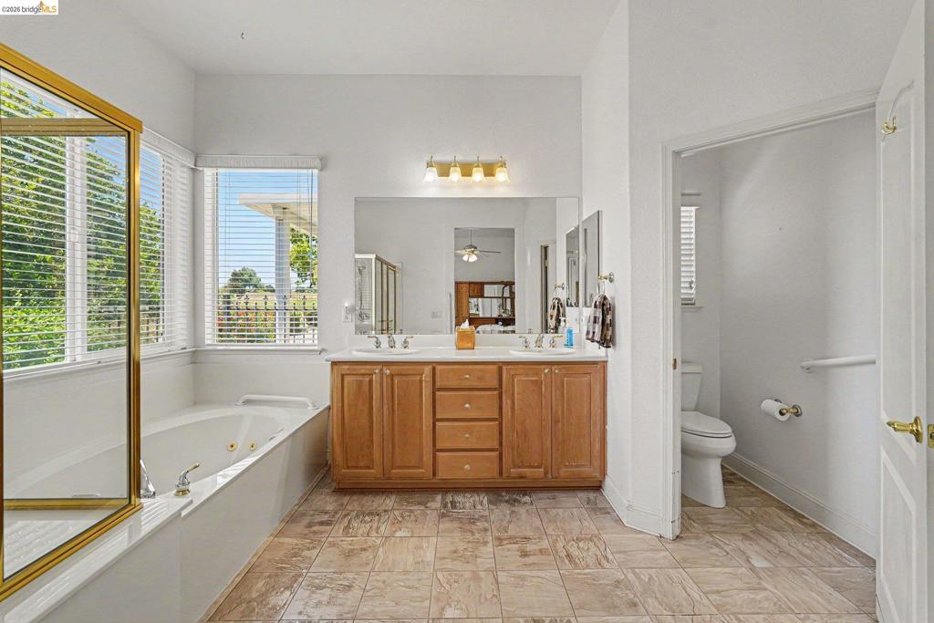 979 Centennial Dr, Brentwood (CC), CA 94513