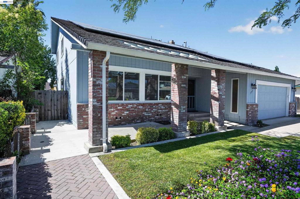 1264 Sprague St, Manteca, CA 95336