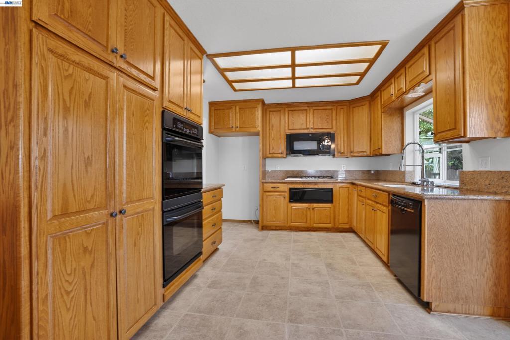 1264 Sprague St, Manteca, CA 95336