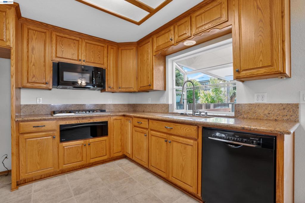 1264 Sprague St, Manteca, CA 95336