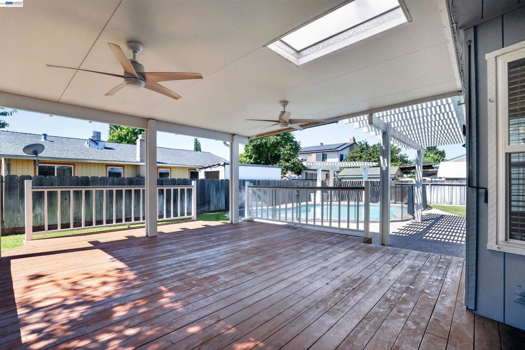 1264 Sprague St, Manteca, CA 95336