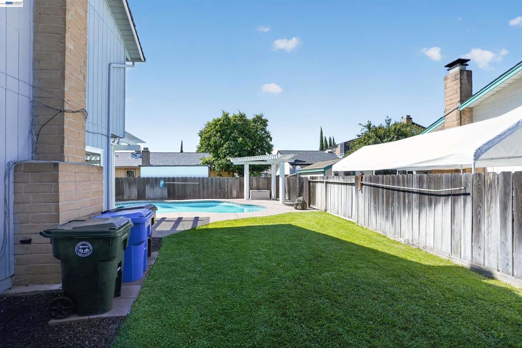 1264 Sprague St, Manteca, CA 95336
