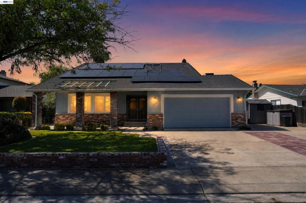 1264 Sprague St, Manteca, CA 95336