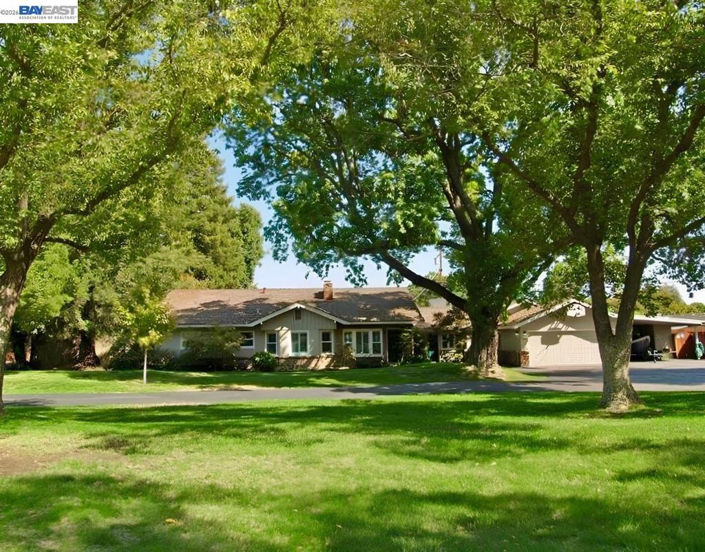 200 Greenwich Ln, Modesto, CA 95350