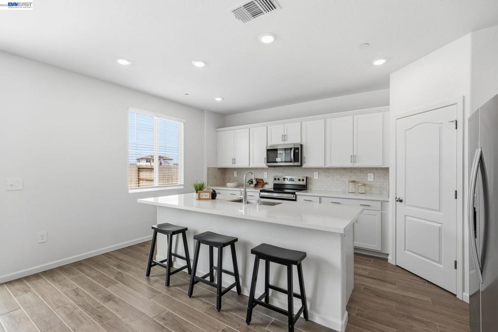 2261 Hewins Street, Manteca, CA 95337