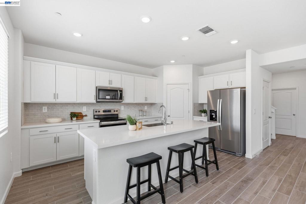 2261 Hewins Street, Manteca, CA 95337