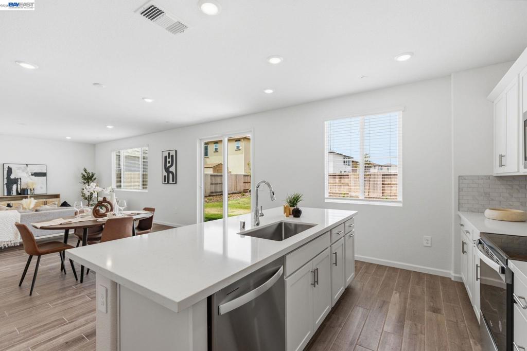 2261 Hewins Street, Manteca, CA 95337