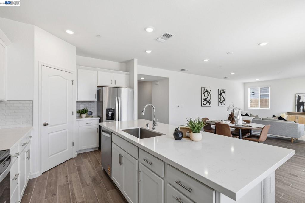 2261 Hewins Street, Manteca, CA 95337