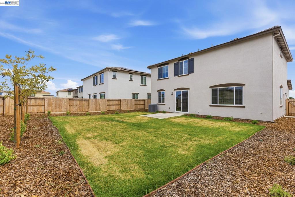 2261 Hewins Street, Manteca, CA 95337