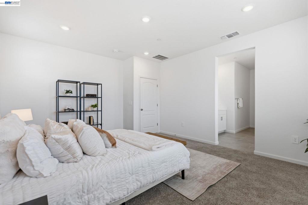 2261 Hewins Street, Manteca, CA 95337