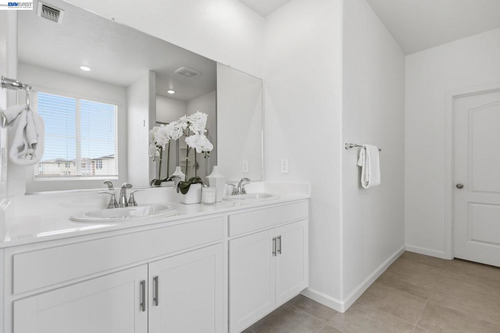 2261 Hewins Street, Manteca, CA 95337