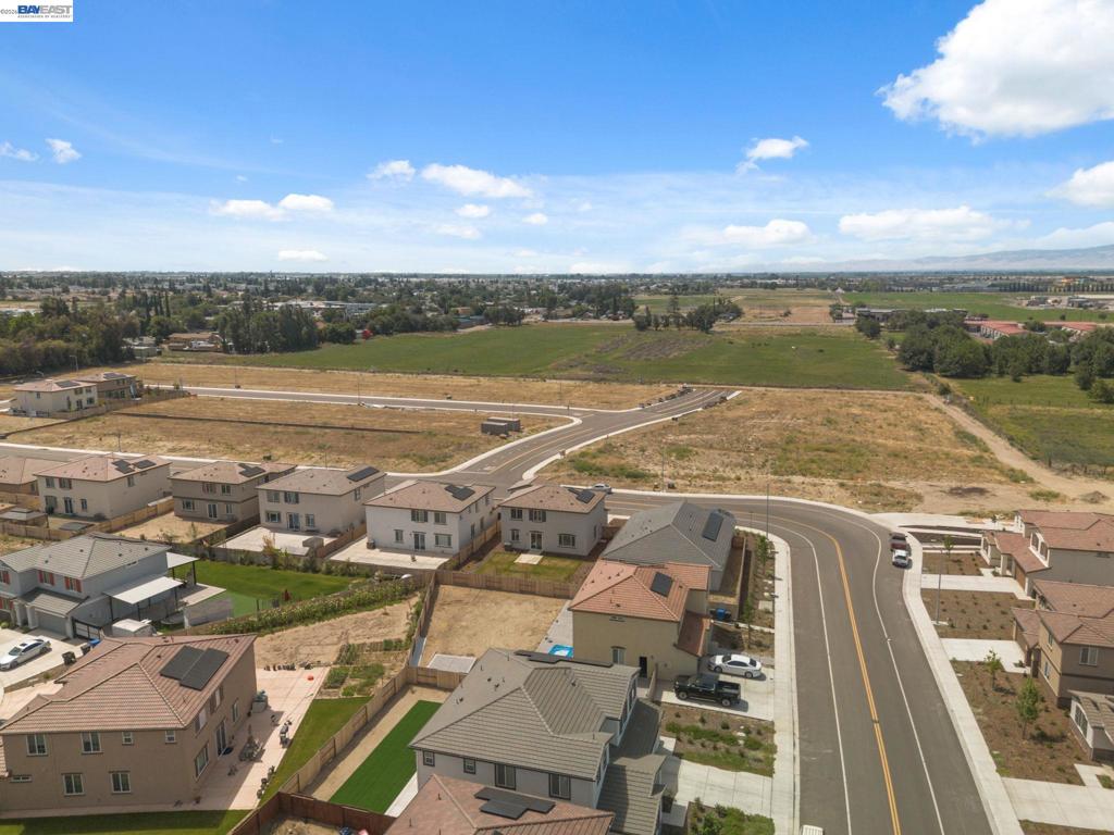2261 Hewins Street, Manteca, CA 95337