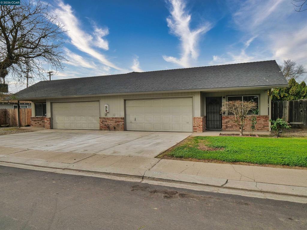 205 Kingston Lane, Modesto, CA 95354-3128