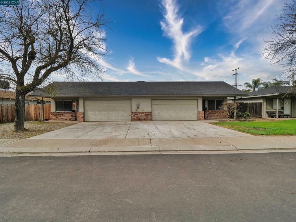 205 Kingston Lane, Modesto, CA 95354-3128