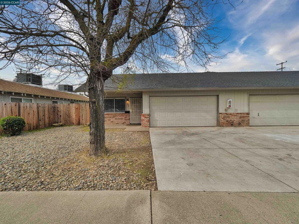 205 Kingston Lane, Modesto, CA 95354-3128