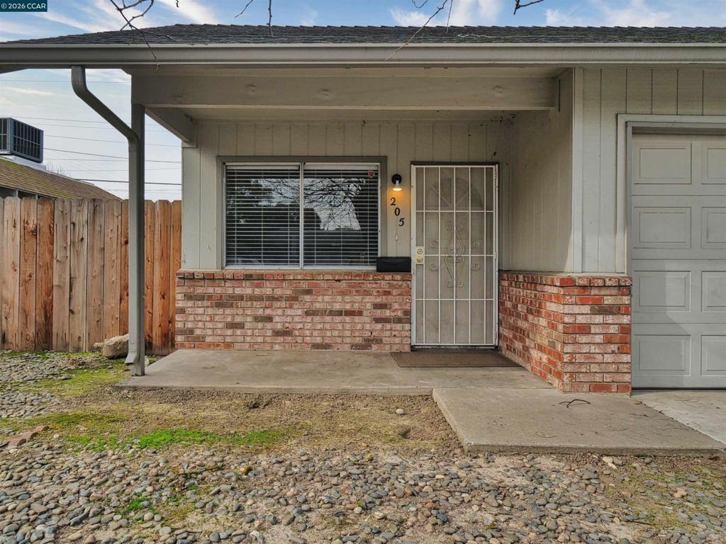 205 Kingston Lane, Modesto, CA 95354-3128