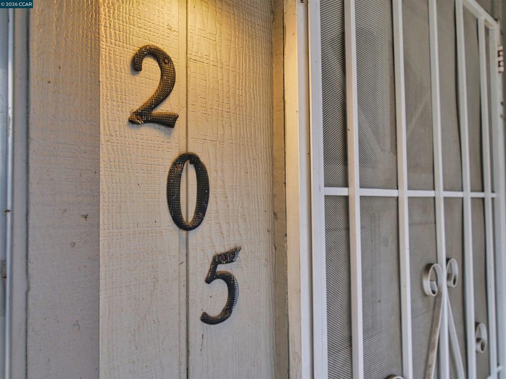 205 Kingston Lane, Modesto, CA 95354-3128