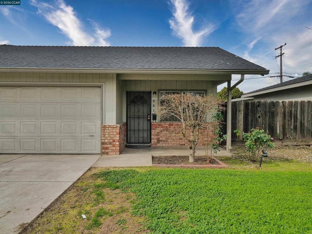 205 Kingston Lane, Modesto, CA 95354-3128