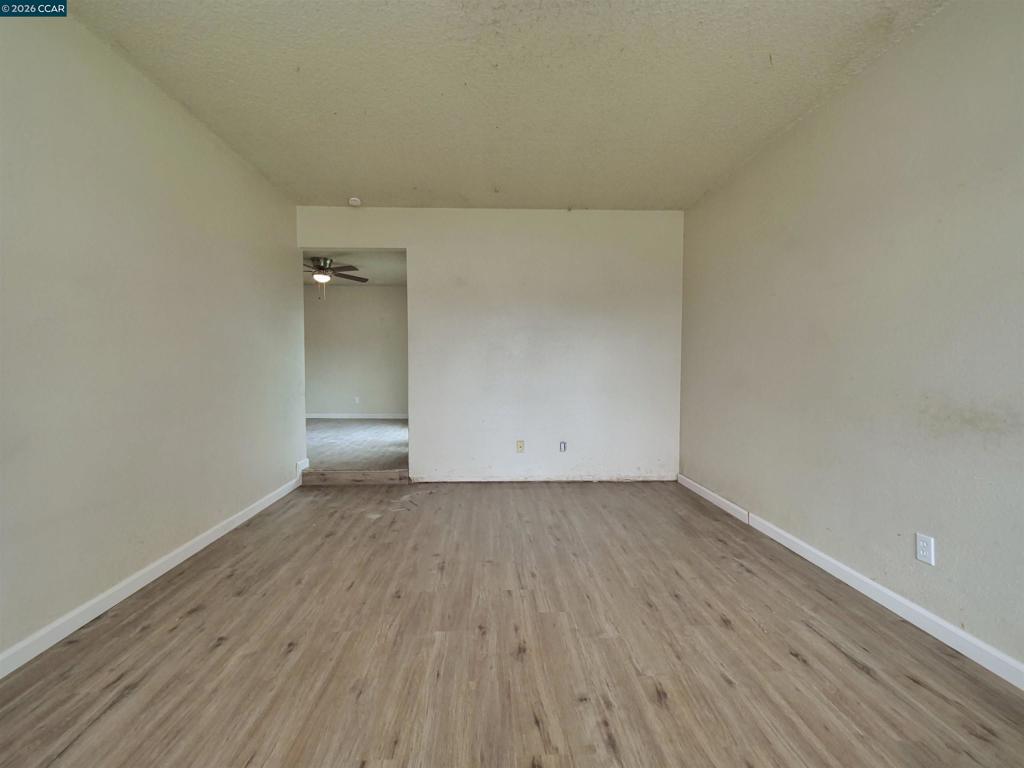 205 Kingston Lane, Modesto, CA 95354-3128