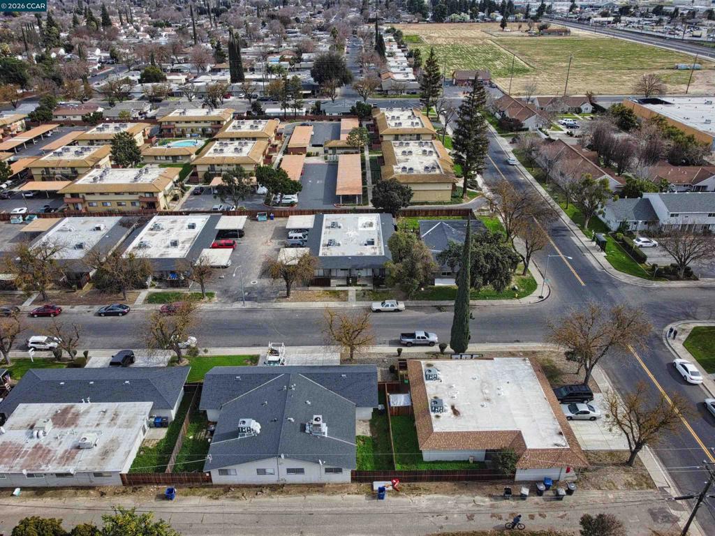 205 Kingston Lane, Modesto, CA 95354-3128