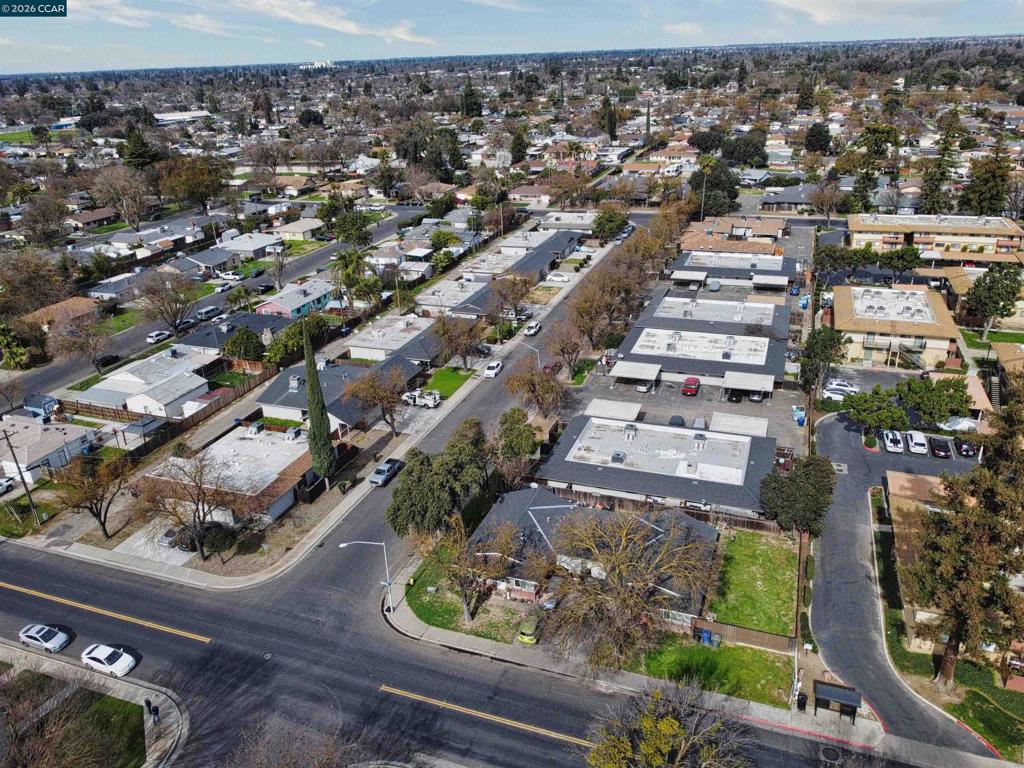 205 Kingston Lane, Modesto, CA 95354-3128