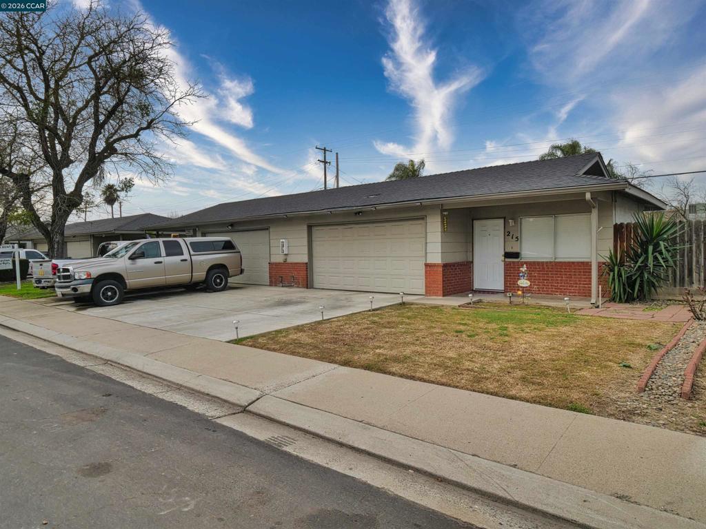 205 Kingston Lane, Modesto, CA 95354-3128