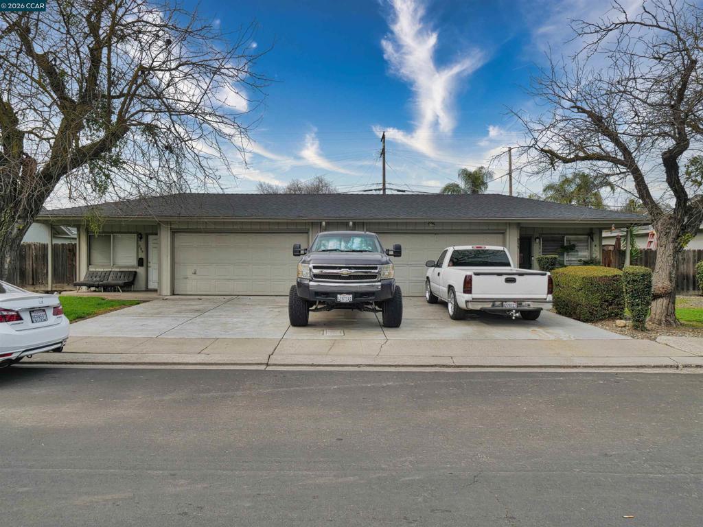 205 Kingston Lane, Modesto, CA 95354-3128