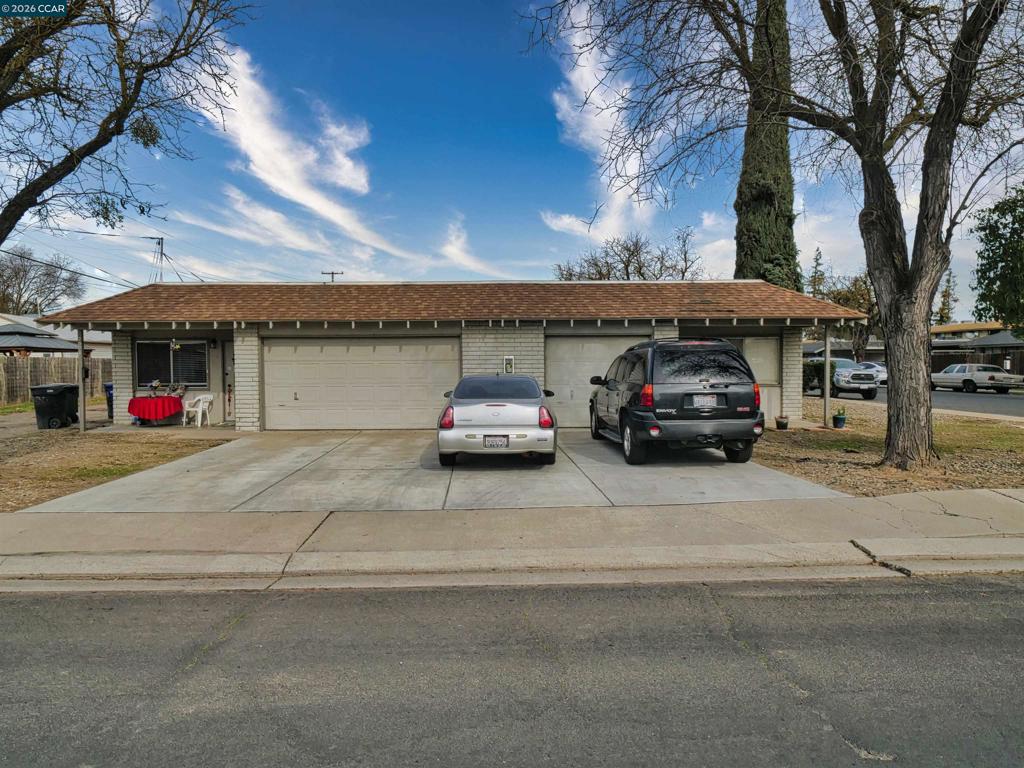 205 Kingston Lane, Modesto, CA 95354-3128