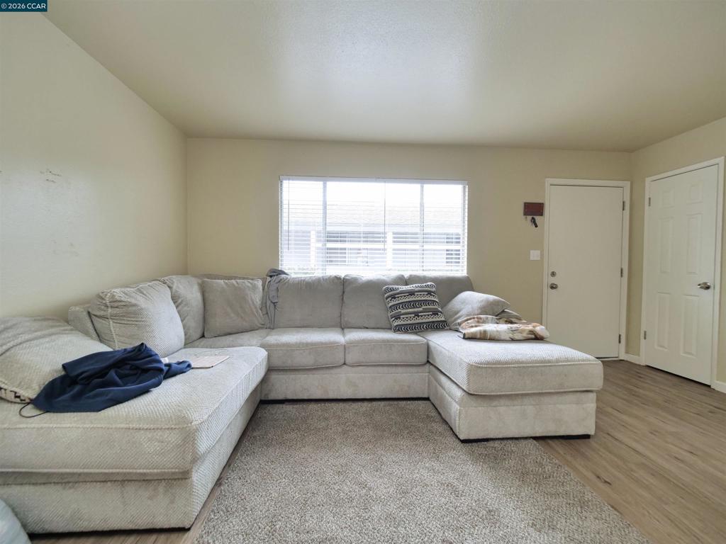 205 Kingston Lane, Modesto, CA 95354-3128