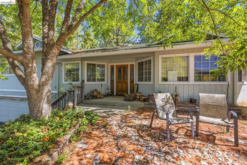 12033 Hillhurst Cir, Groveland, CA 95321