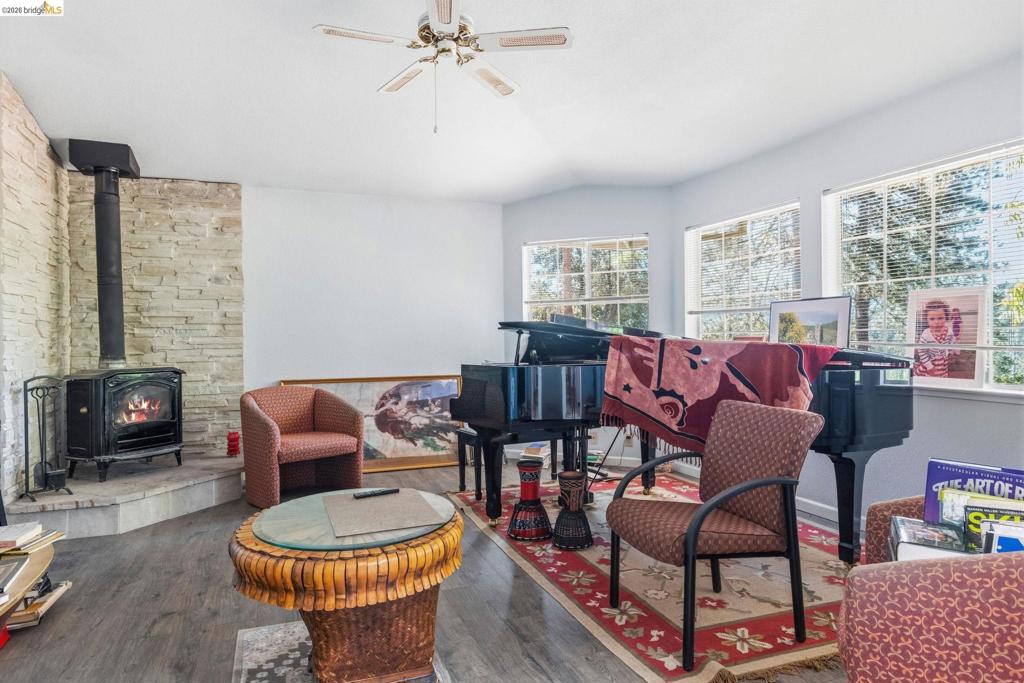 12033 Hillhurst Cir, Groveland, CA 95321