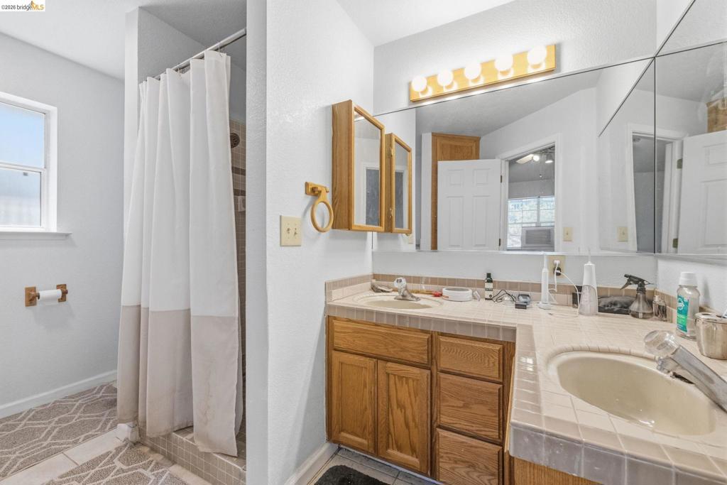 12033 Hillhurst Cir, Groveland, CA 95321