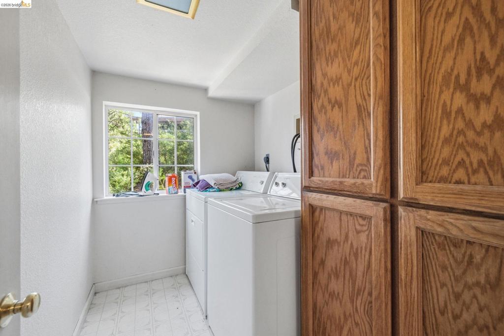 12033 Hillhurst Cir, Groveland, CA 95321